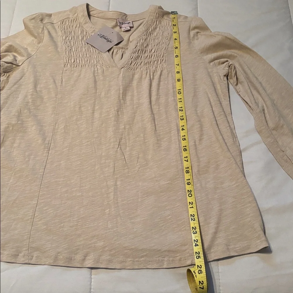 Vintage chic beige